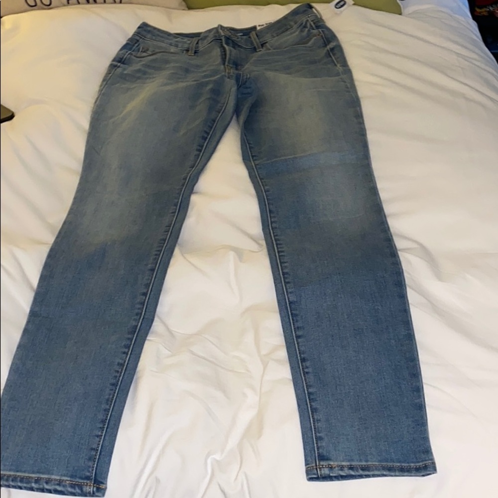 Light wash skinny jeans